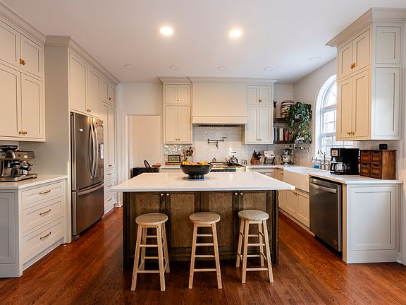 2nd image of 5141 Grand Oak Way