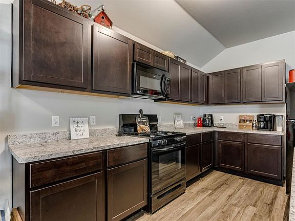 5th image of 3015 Brooke Rd