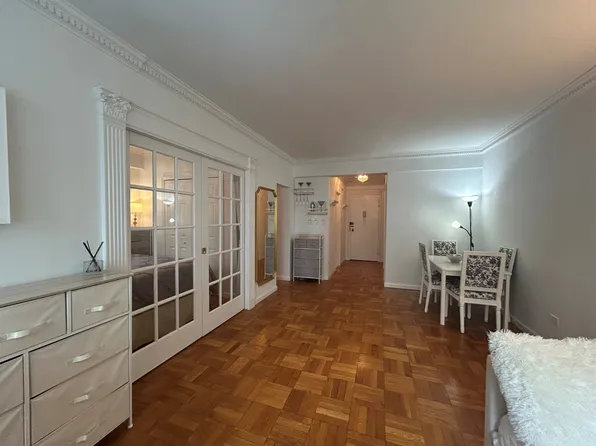 100 West 57th Street image 3 of 13