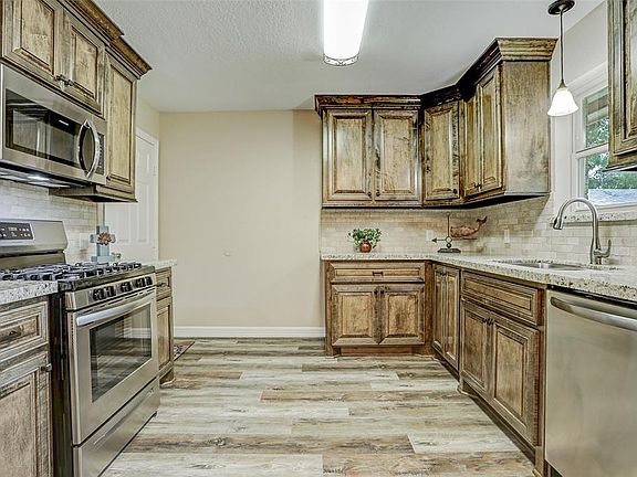 3rd image of 2328 5th Ave N