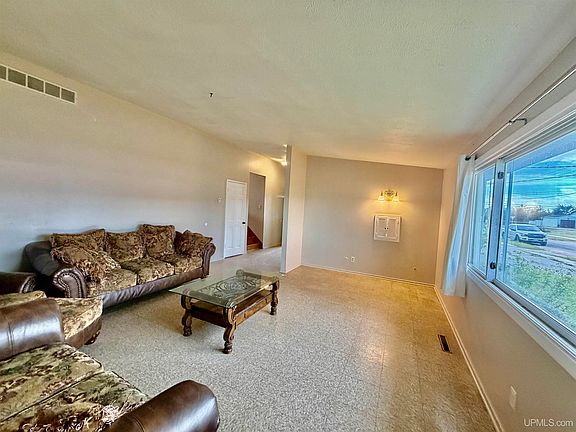 4th image of 112-114 Lancer St