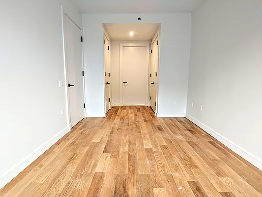 Rented by EXR | media 10