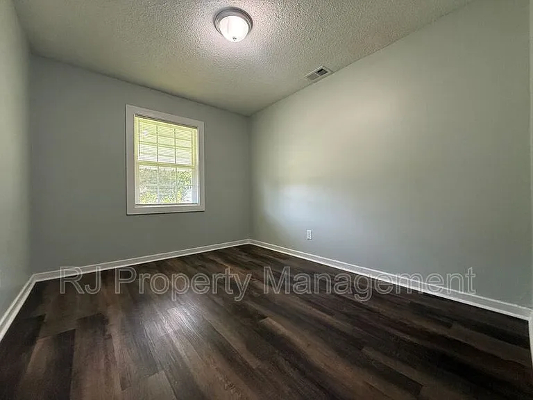 332 Flynn Rd — Photo 9