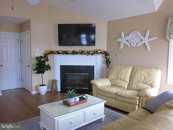 4th image of 4148 Asbury Ave #B