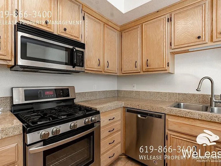 2938 Luciernaga St #B — Photo 5