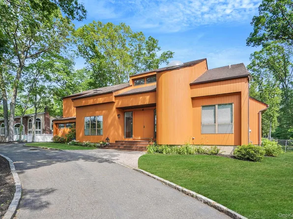 318 Sheep Pasture Road, East Setauket, NY 11733