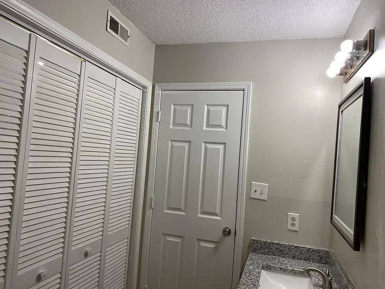 1801 Northlake Dr — Photo 10