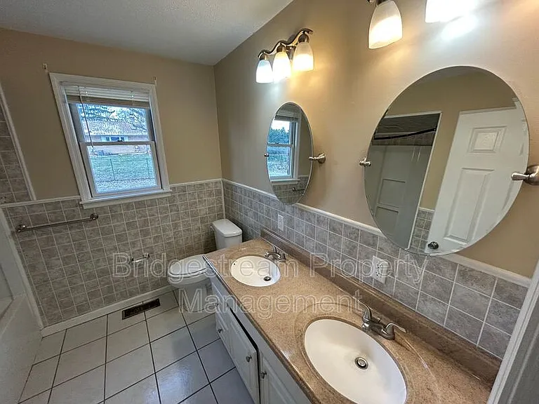 7541 Mintwood Ave — Photo 8