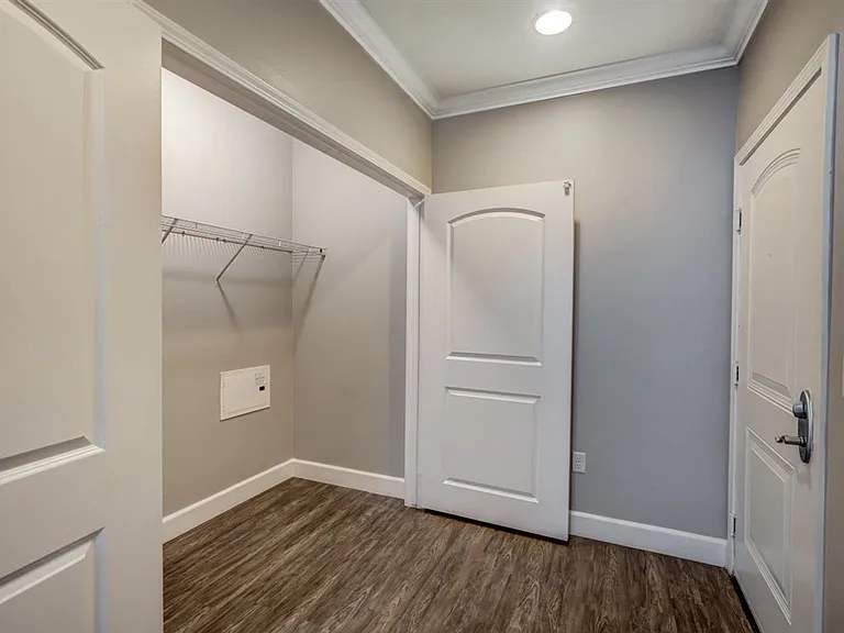Stadium House Apartments — Photo 44