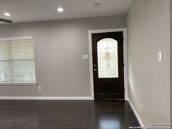 5th image of 706 W Kings Hwy