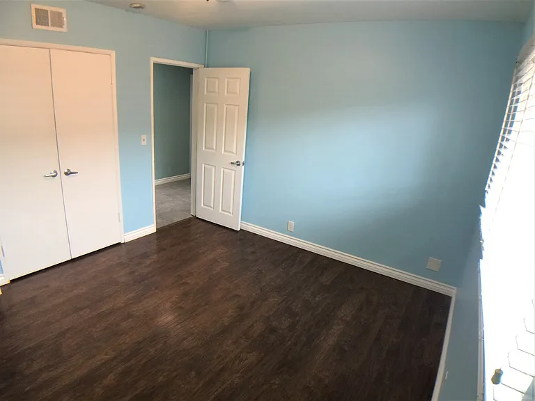 715 W Acacia Ave — Photo 17