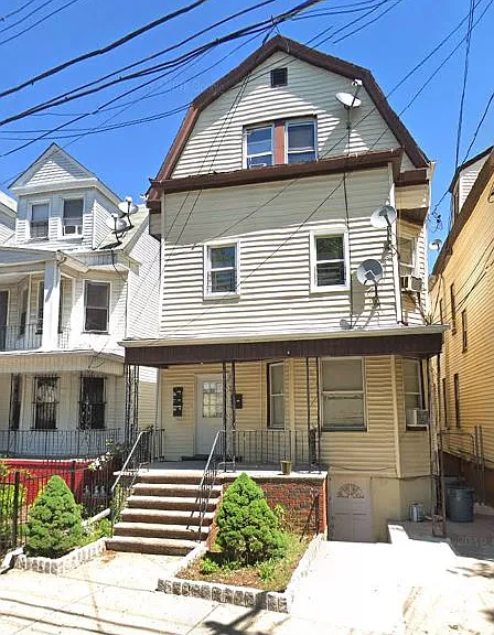 33 Springdale Ave #2B — Photo 1