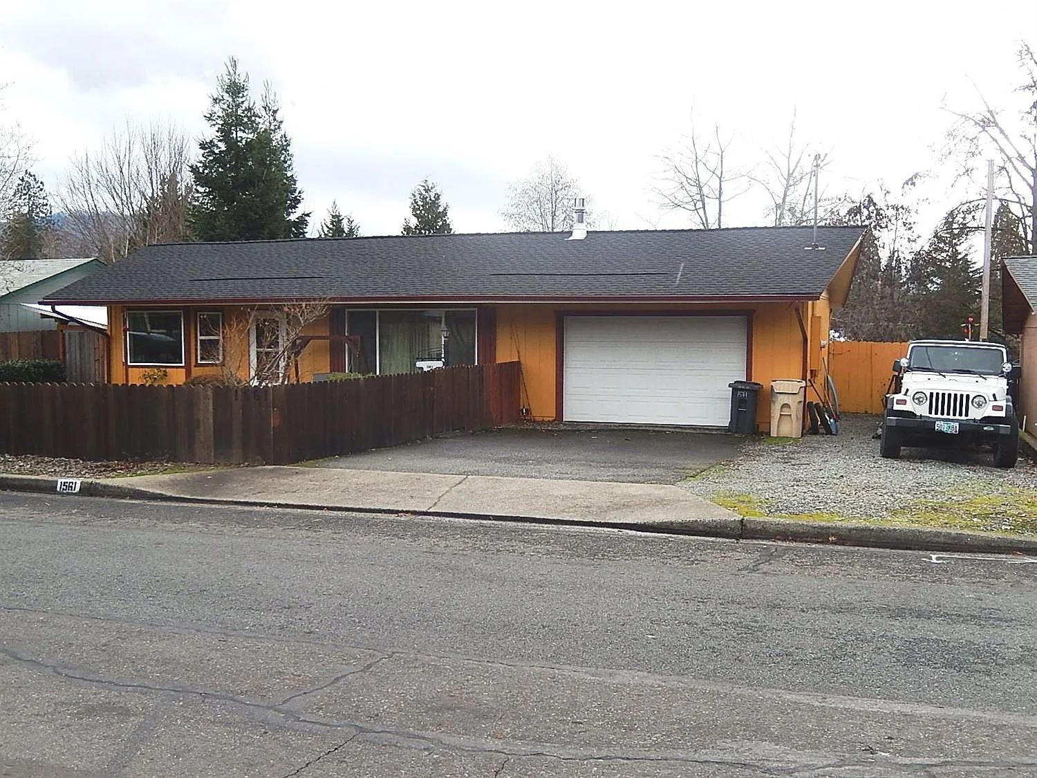 1561 SW Jordan St photo 1
