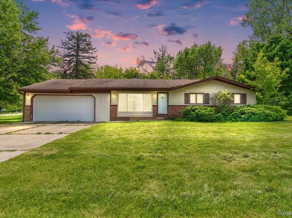 517 Thomas L Pkwy, Lansing, MI 48917