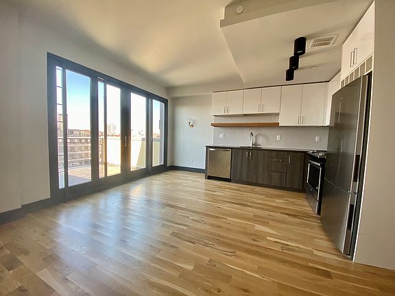 3rd image of 733 Rogers Ave #8PH1