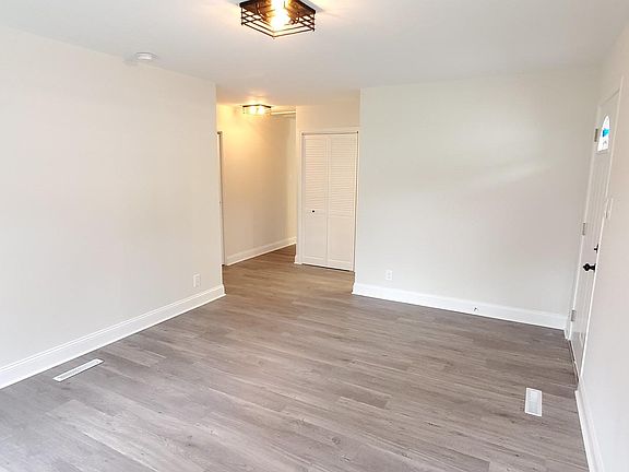 4th image of 169 Austin Ave