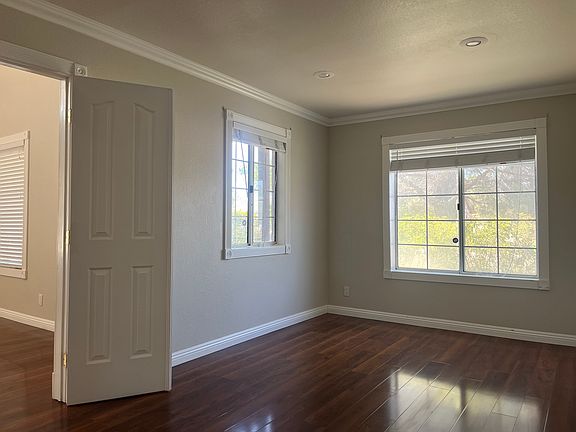 1st Floor Guest Room