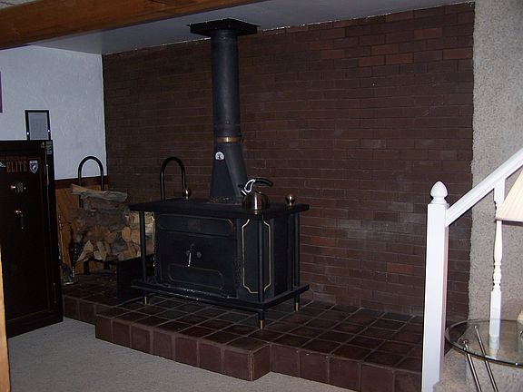 4th image of 1015 Moose Dr