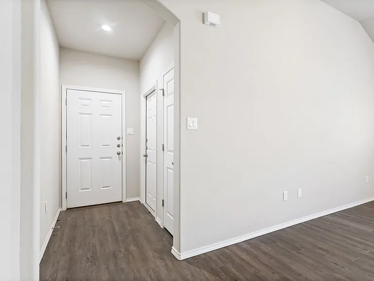 636 Heathers Way — Photo 4