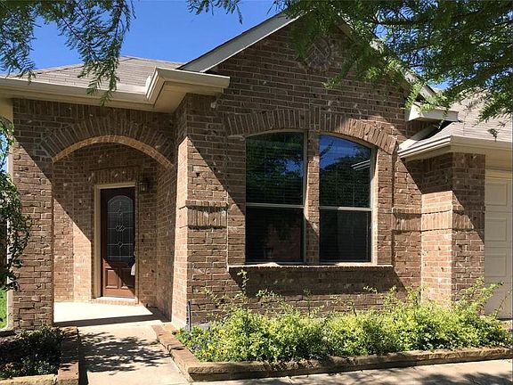 2nd image of 1038 Lancashire Ln