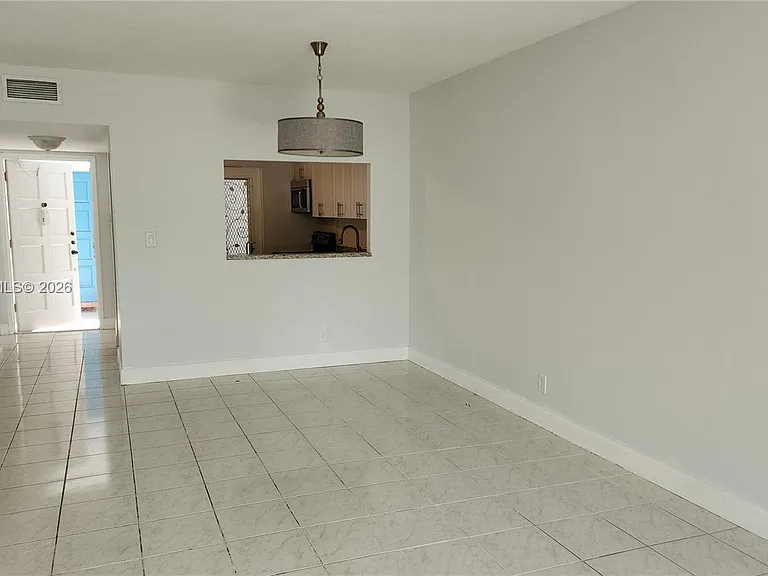 981 Hillcrest Ct #114 — Photo 6