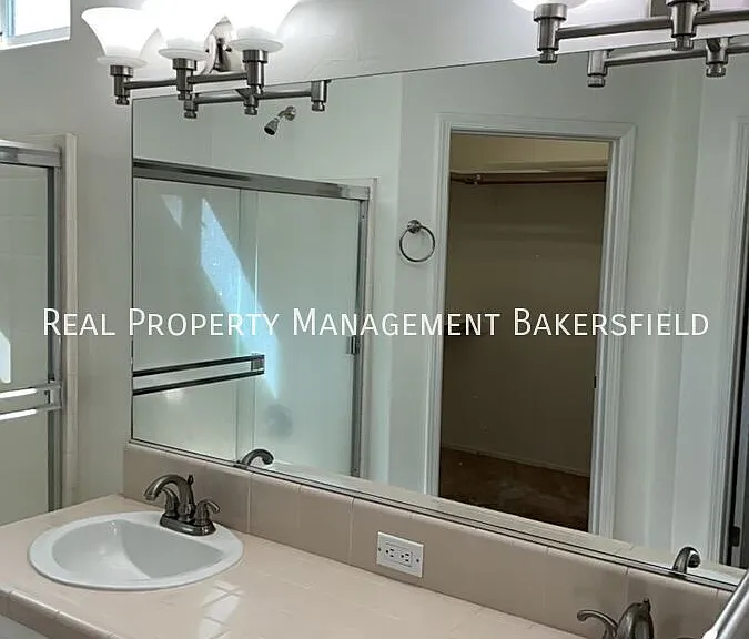 520 Windsor Park Dr — Photo 6