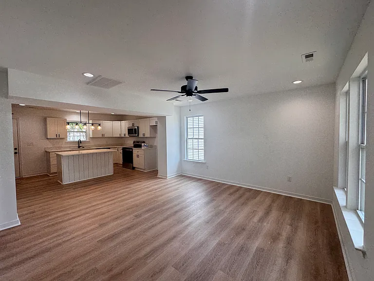 1163 W Wythe St — Photo 2