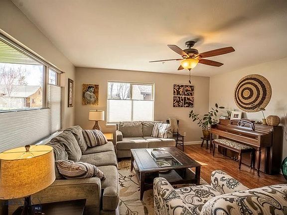3rd image of 17 Aspenwood Dr