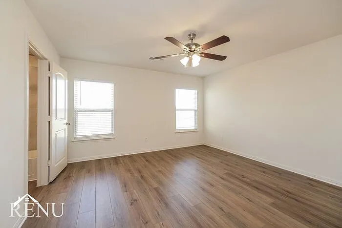308 Crescent Park Dr — Photo 10