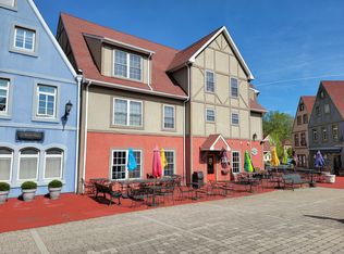 2 N Market St APT B, Reinholds, PA 17569
