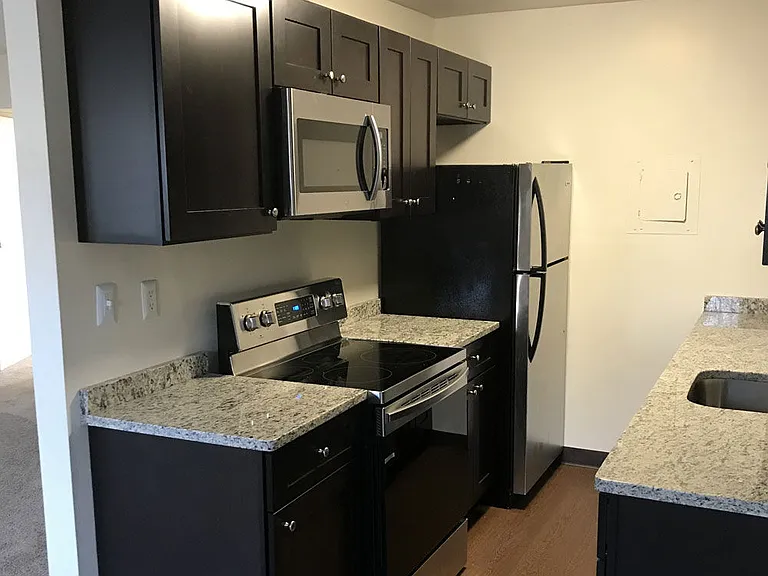 586 Main St — Photo 4