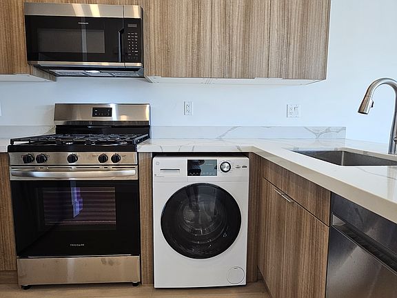3rd image of 510 Nautilus St APT 5