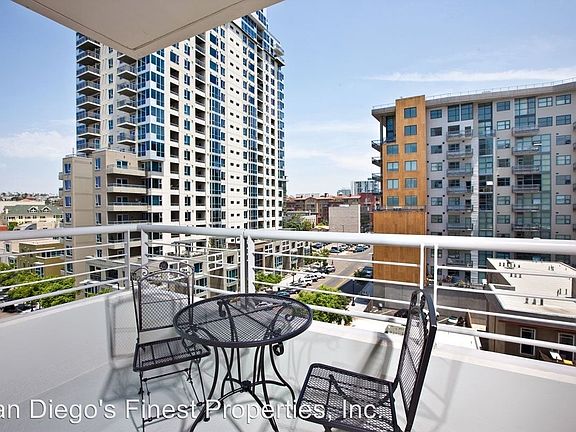 4th image of 425 W Beech St Unit 858