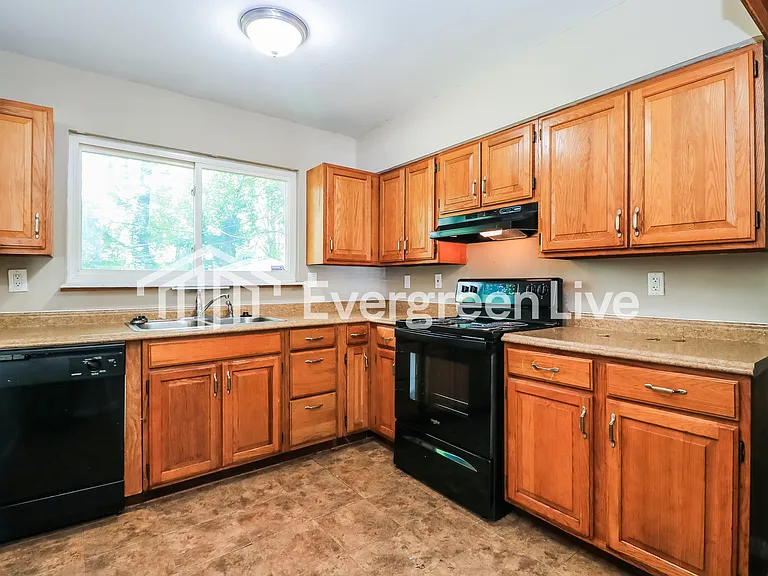 8366 Gladys Dr — Photo 5