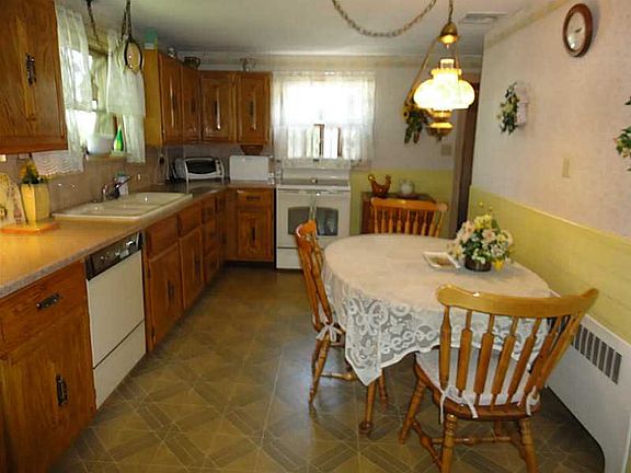 5th image of 74 Burnett St