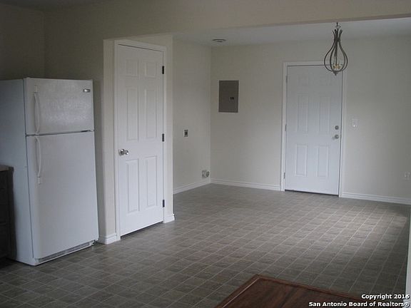 4th image of 127 Hosack Ave