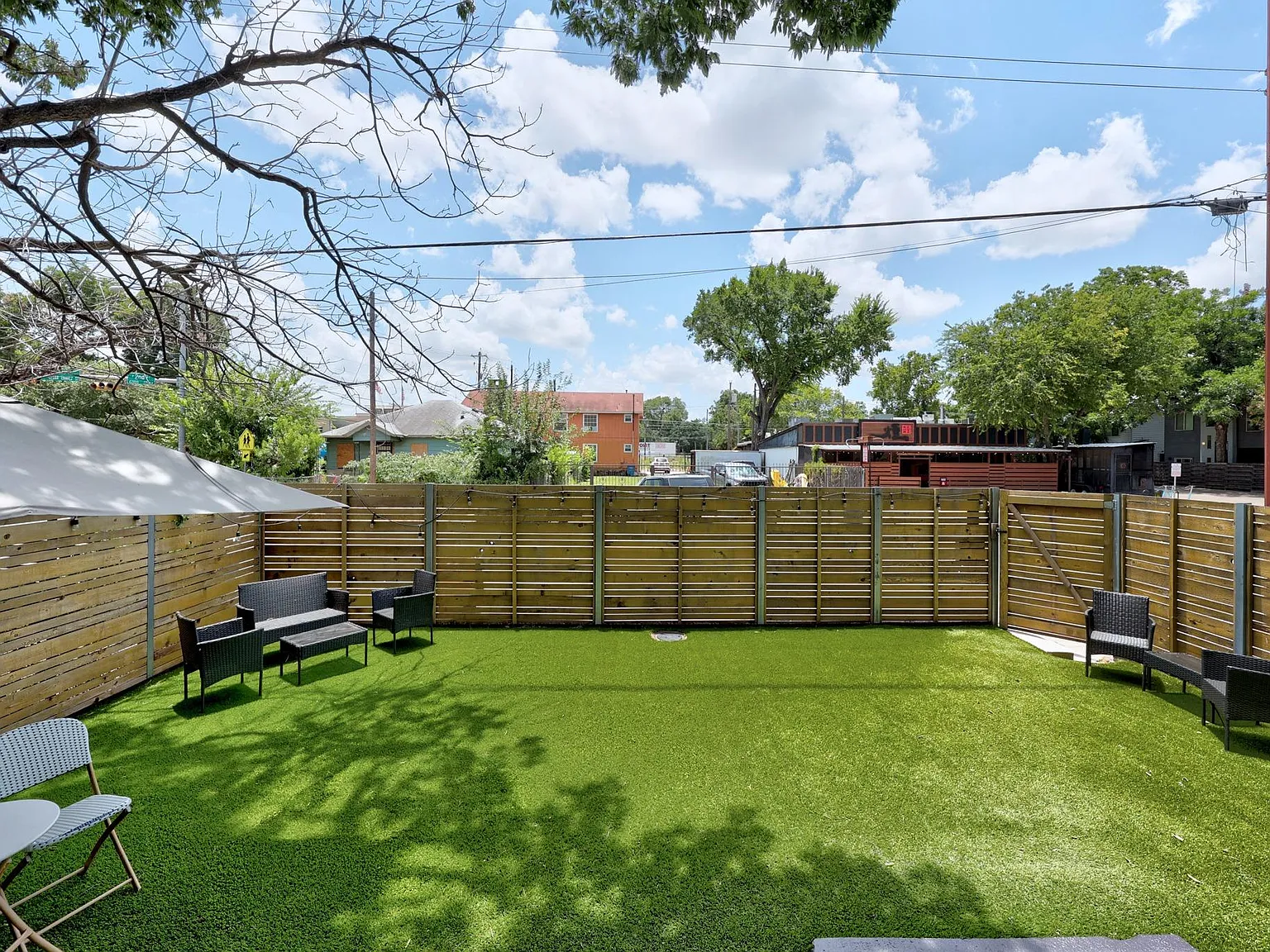3 bed, 2.0 bath, 1490 sqft, $3,995 — Photo 3
