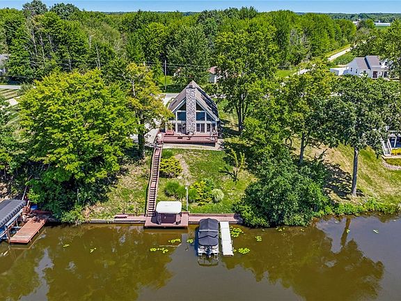 2nd image of 1452 Lake Vue Dr