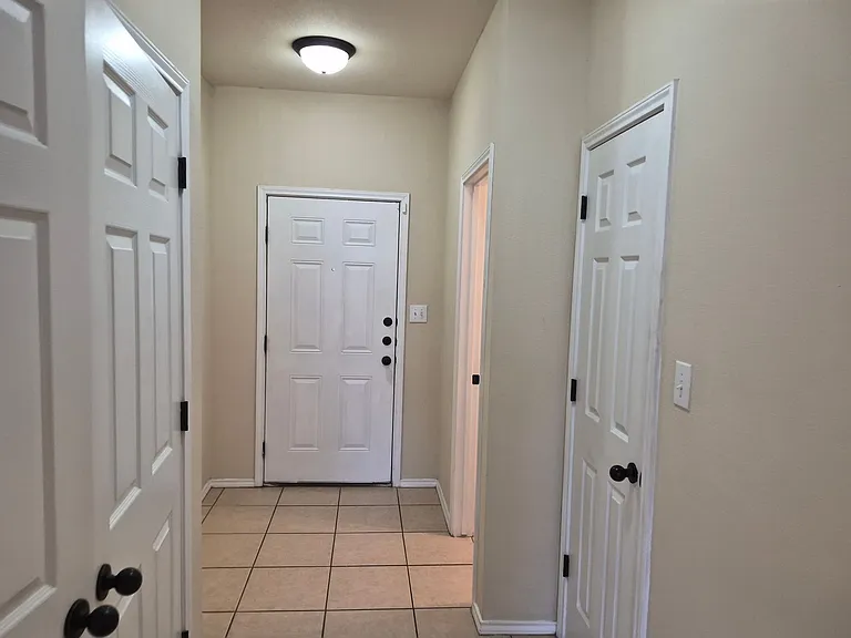7206 Colina Way — Photo 2