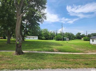 208 W 5th St, Ina, IL 62846