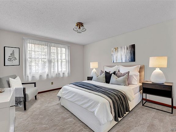 3rd image of 11 Fieldstone Ln