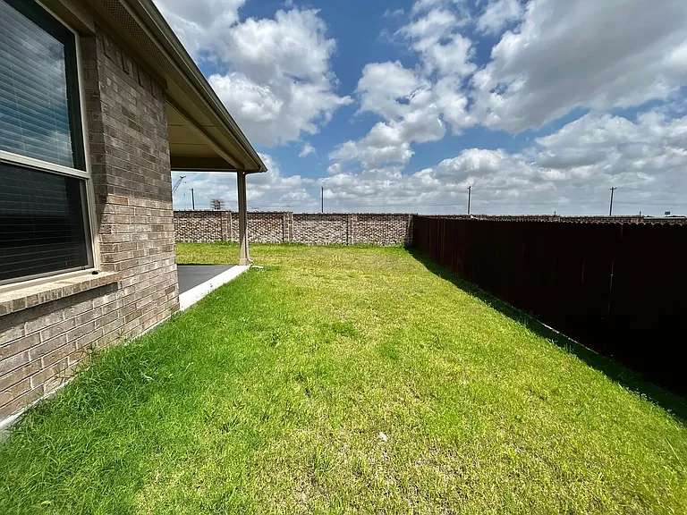 16028 Bronte Ln — Photo 30