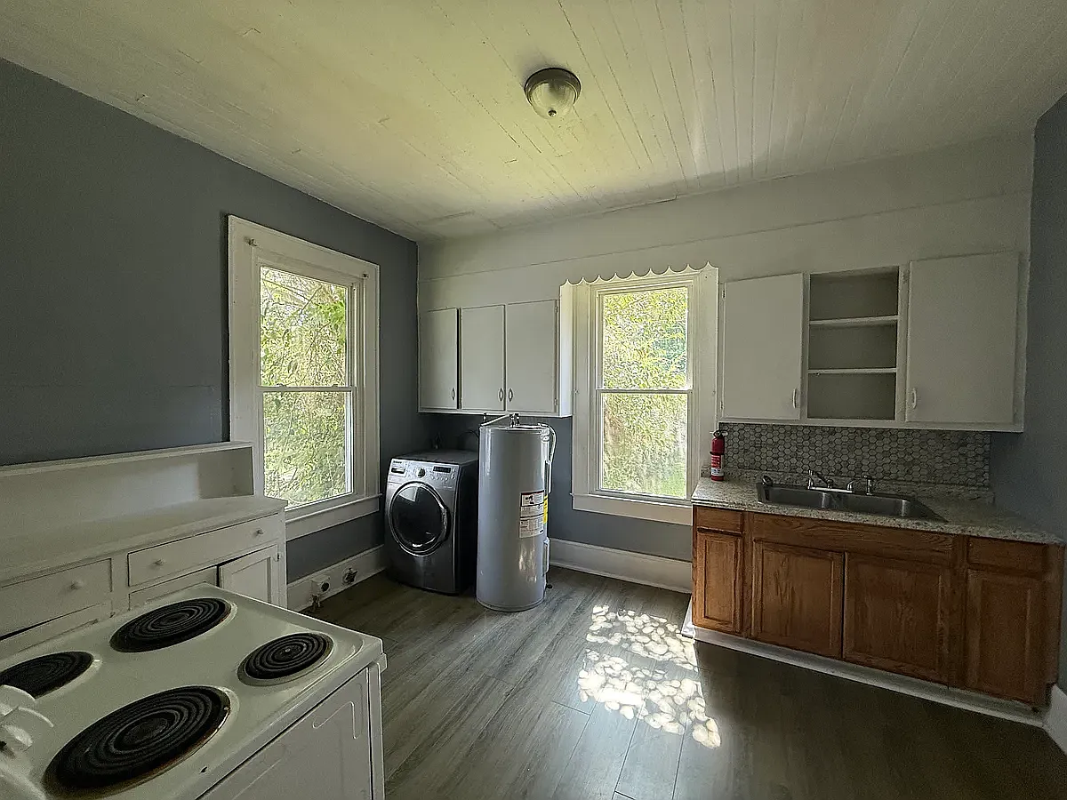 3 bed, 1100 sqft, $1,200 — Photo 4