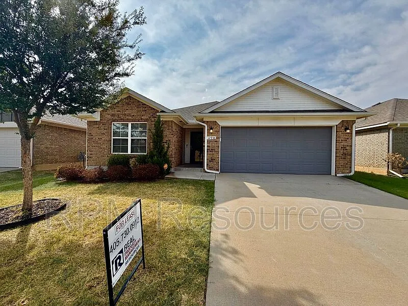 3 bed, 2.0 bath, 1291 sqft, $1,695 — Photo 3