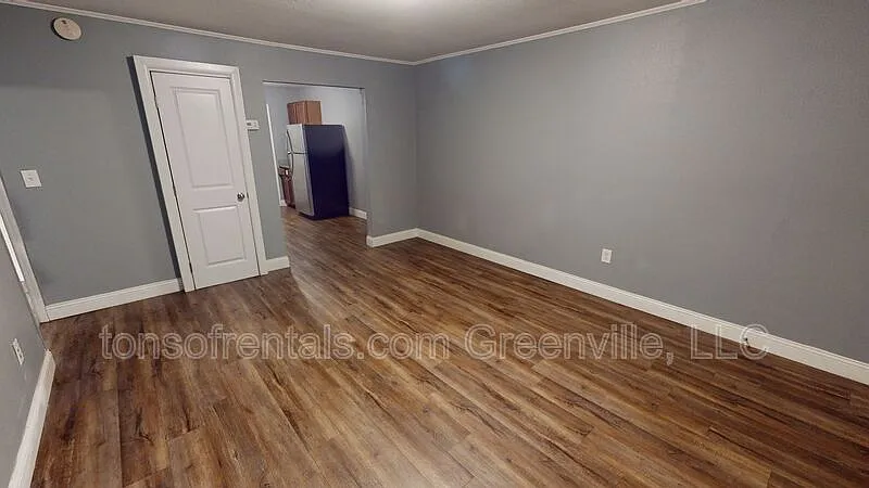 2 bed, 1.0 bath, 950 sqft, $875 — Photo 2