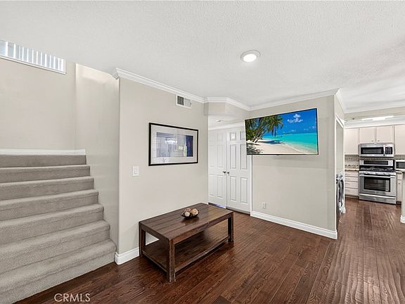 5th image of 321 W Queen St APT 8