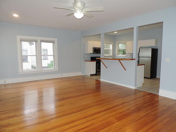 3rd image of 1318 Montgomery Ave