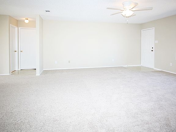 4th image of 4502 Windcrest Dr