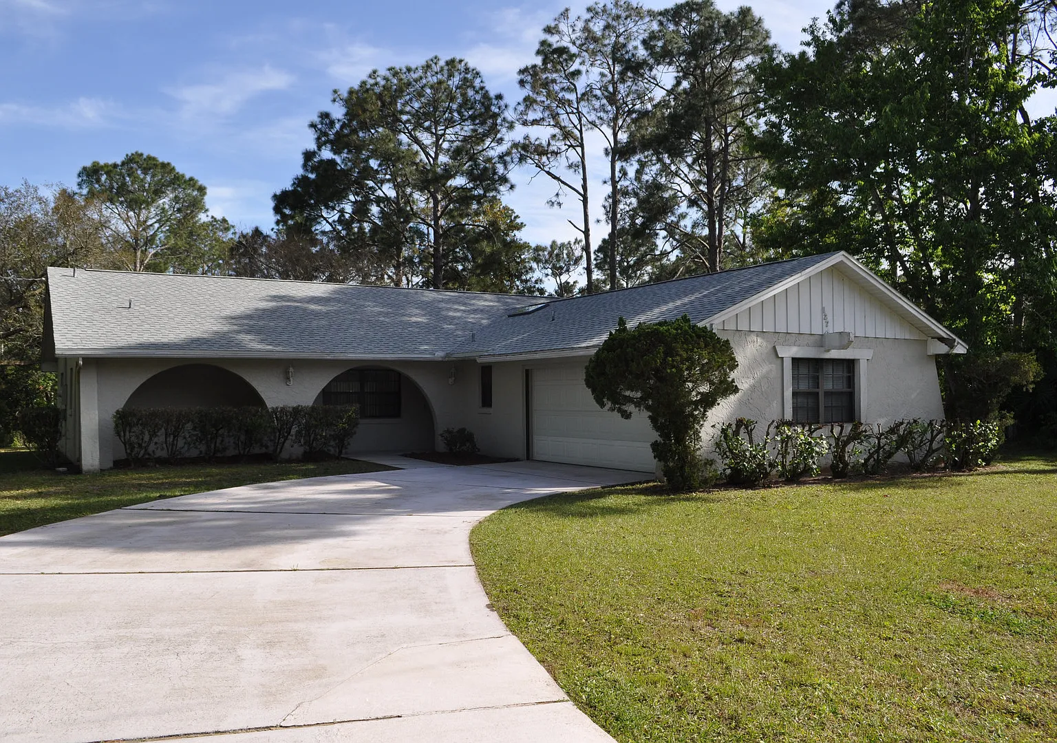 Lovely 2 Bedroom 2 bath home on fresh water canal in Pine Grove — Photo 1