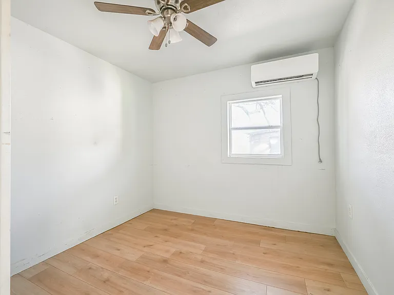 1131 W Johnson St — Photo 10